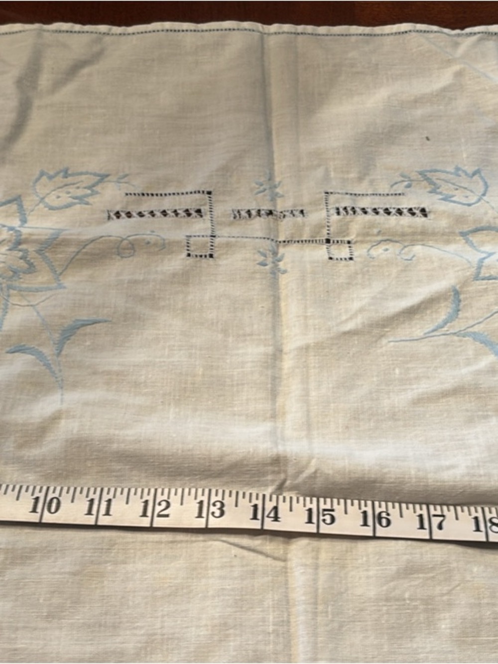 Vintage Light Blue Floral Embroidered Linen tablecloth 28 x 28 - Picture 4 of 4